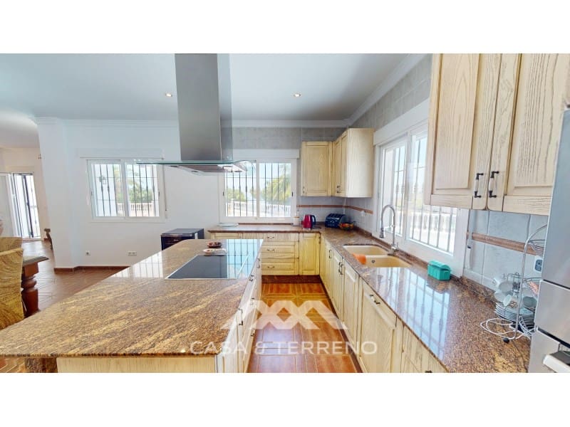4 soveværelse Villa til salg i Algarrobo med swimmingpool garage - € 625.000 (Ref: 9912842)