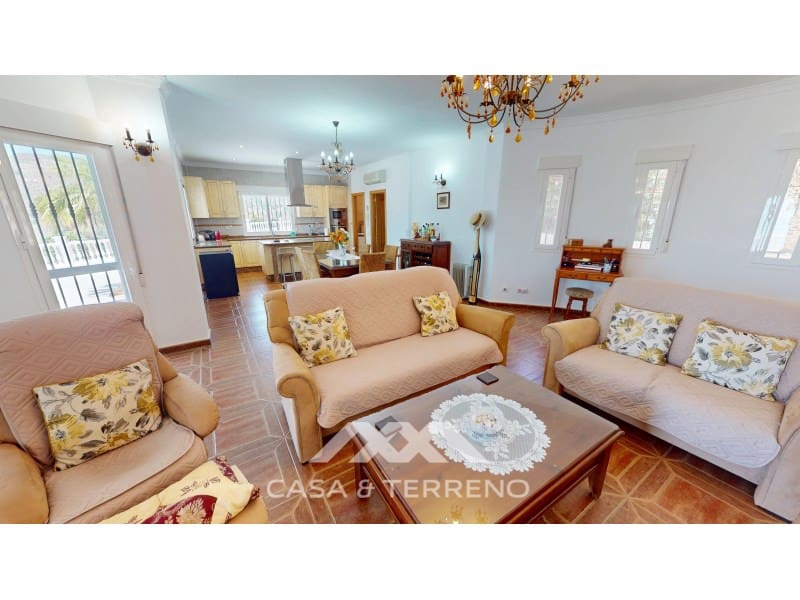 4 soveværelse Villa til salg i Algarrobo med swimmingpool garage - € 625.000 (Ref: 9912842)