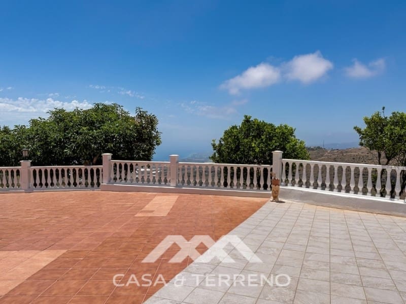 4 soveværelse Villa til salg i Algarrobo med swimmingpool garage - € 625.000 (Ref: 9912842)