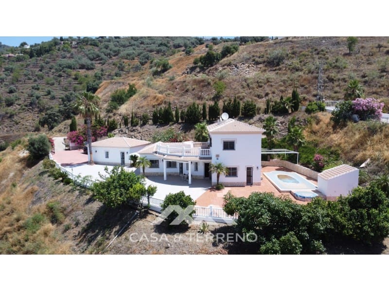4 soveværelse Villa til salg i Algarrobo med swimmingpool garage - € 625.000 (Ref: 9912842)