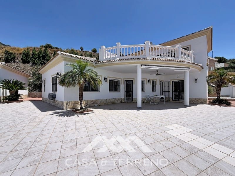 4 soveværelse Villa til salg i Algarrobo med swimmingpool garage - € 625.000 (Ref: 9912842)