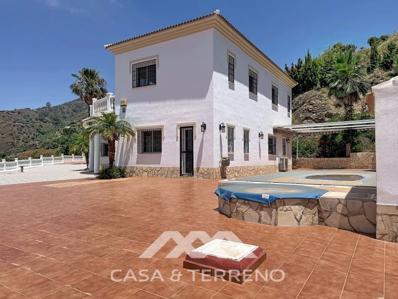 4 soveværelse Villa til salg i Algarrobo med swimmingpool garage - € 625.000 (Ref: 9912842)