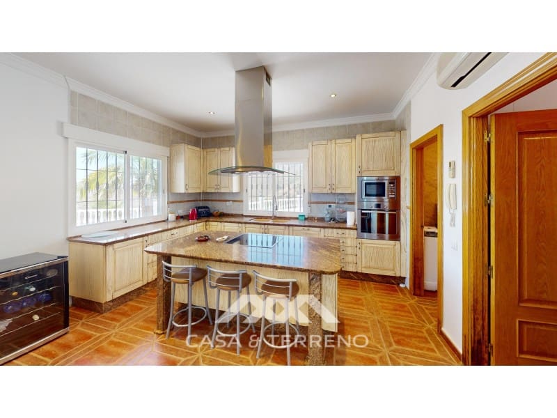 4 soveværelse Villa til salg i Algarrobo med swimmingpool garage - € 625.000 (Ref: 9912842)