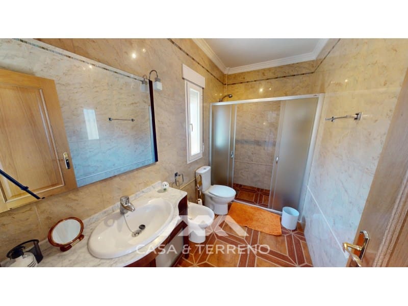 4 soveværelse Villa til salg i Algarrobo med swimmingpool garage - € 625.000 (Ref: 9912842)