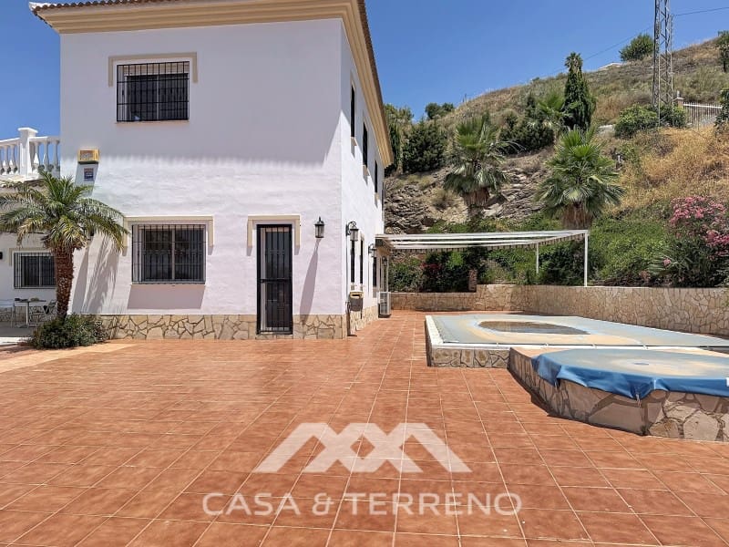 4 soveværelse Villa til salg i Algarrobo med swimmingpool garage - € 625.000 (Ref: 9912842)