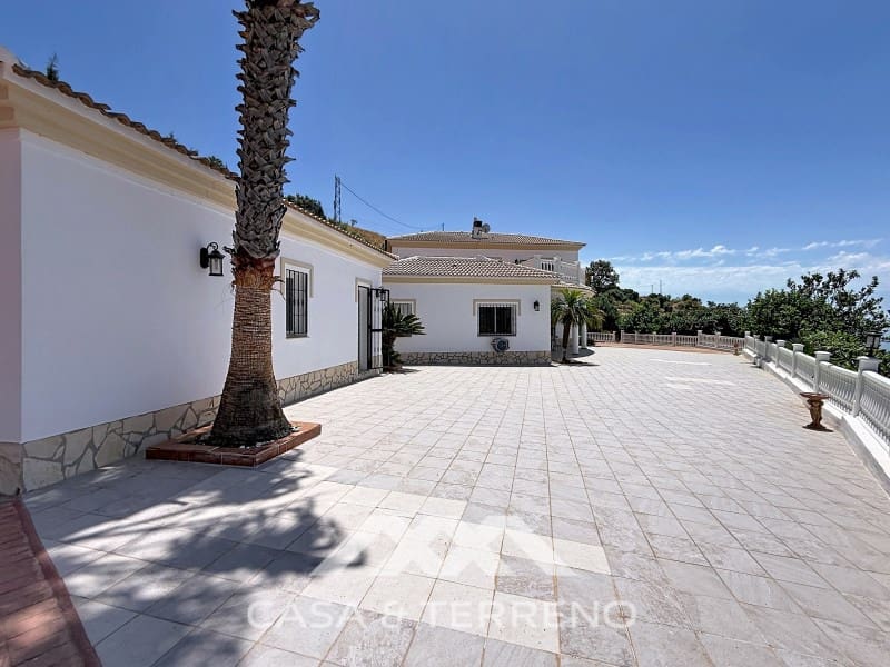 4 soveværelse Villa til salg i Algarrobo med swimmingpool garage - € 625.000 (Ref: 9912842)