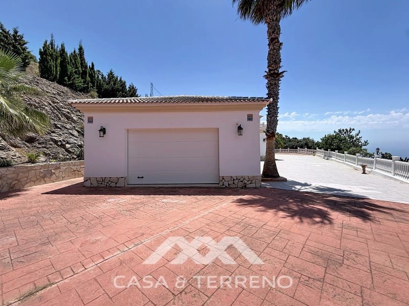 4 soveværelse Villa til salg i Algarrobo med swimmingpool garage - € 625.000 (Ref: 9912842)