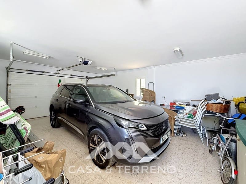 4 soveværelse Villa til salg i Algarrobo med swimmingpool garage - € 625.000 (Ref: 9912842)