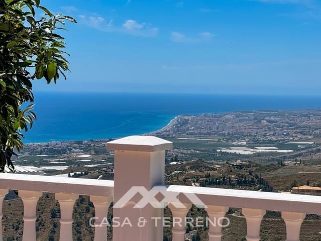 Chalet de 4 habitaciones en Algarrobo en venta con piscina garaje - 625.000 € (Ref: 9912842)
