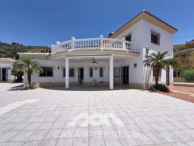 Chalet de 4 habitaciones en Algarrobo en venta con piscina garaje - 625.000 € (Ref: 9912842)