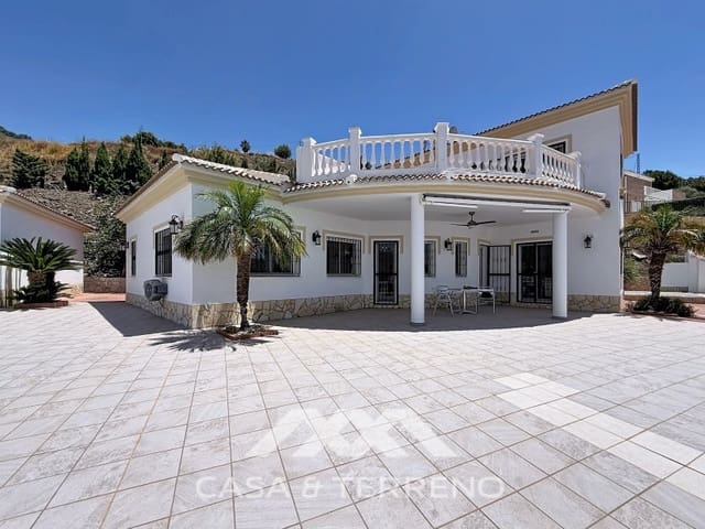 Chalet de 4 habitaciones en Algarrobo en venta con piscina garaje - 625.000 € (Ref: 9912842)
