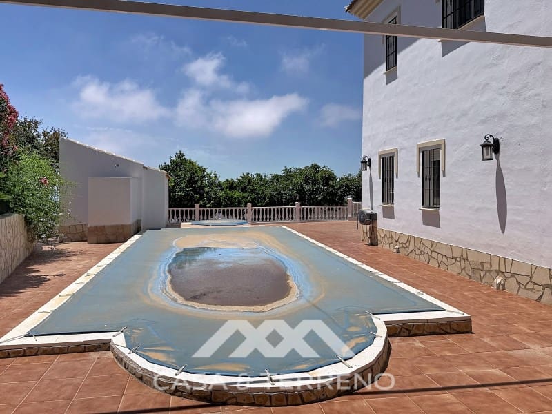 4 soveværelse Villa til salg i Algarrobo med swimmingpool garage - € 625.000 (Ref: 9912842)