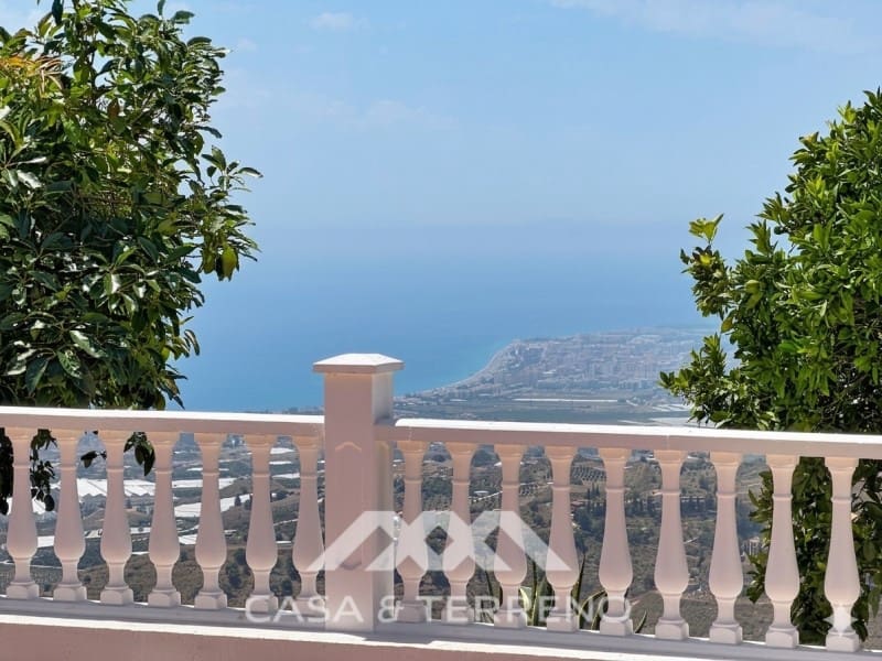 4 soveværelse Villa til salg i Algarrobo med swimmingpool garage - € 625.000 (Ref: 9912842)