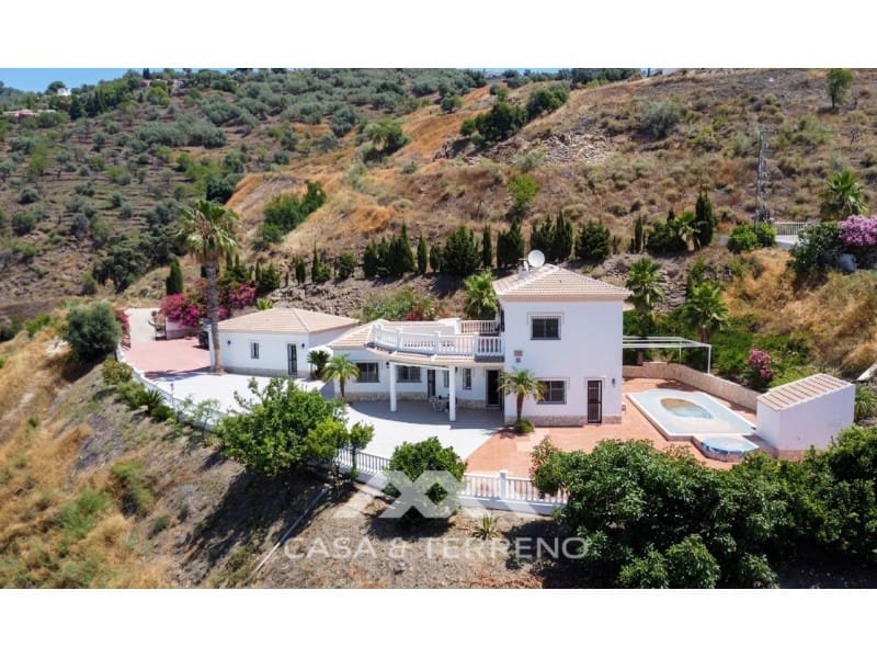 4 soveværelse Villa til salg i Algarrobo med swimmingpool garage - € 625.000 (Ref: 9912842)