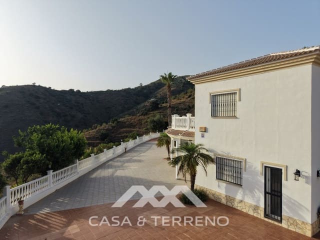 4 soveværelse Villa til salg i Algarrobo med swimmingpool garage - € 625.000 (Ref: 9912842)