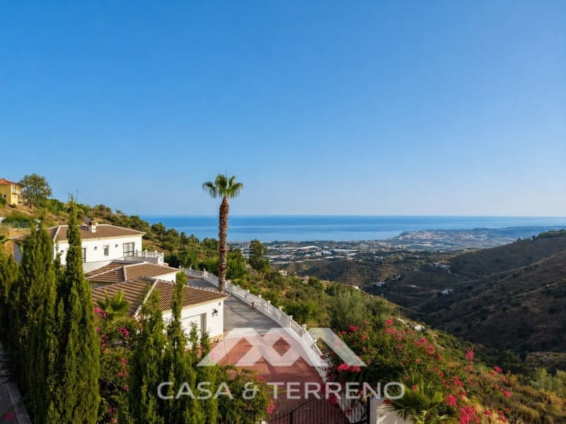 4 Zimmer Villa zu verkaufen in Algarrobo mit Pool Garage - 625.000 € (Ref: 9912842)