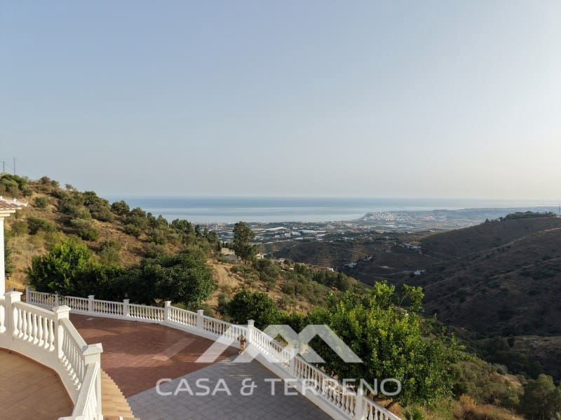 4 Zimmer Villa zu verkaufen in Algarrobo mit Pool Garage - 625.000 € (Ref: 9912842)