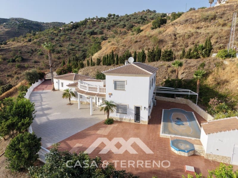 4 Zimmer Villa zu verkaufen in Algarrobo mit Pool Garage - 625.000 € (Ref: 9912842)