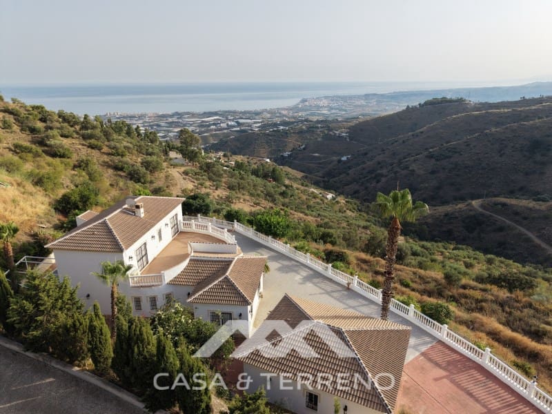4 Zimmer Villa zu verkaufen in Algarrobo mit Pool Garage - 625.000 € (Ref: 9912842)