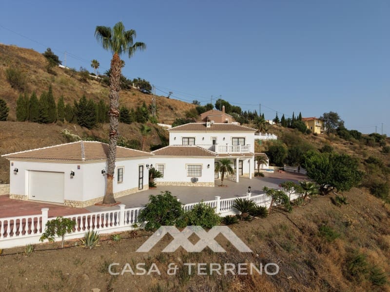 4 Zimmer Villa zu verkaufen in Algarrobo mit Pool Garage - 625.000 € (Ref: 9912842)