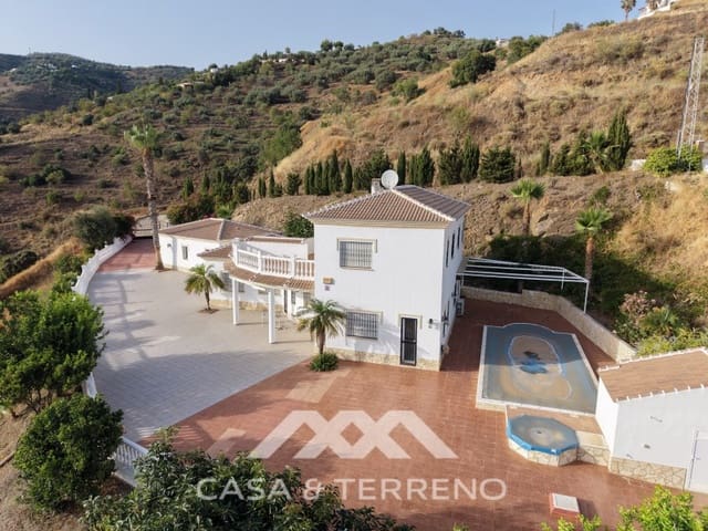 4 soveværelse Villa til salg i Algarrobo med swimmingpool garage - € 625.000 (Ref: 9912842)