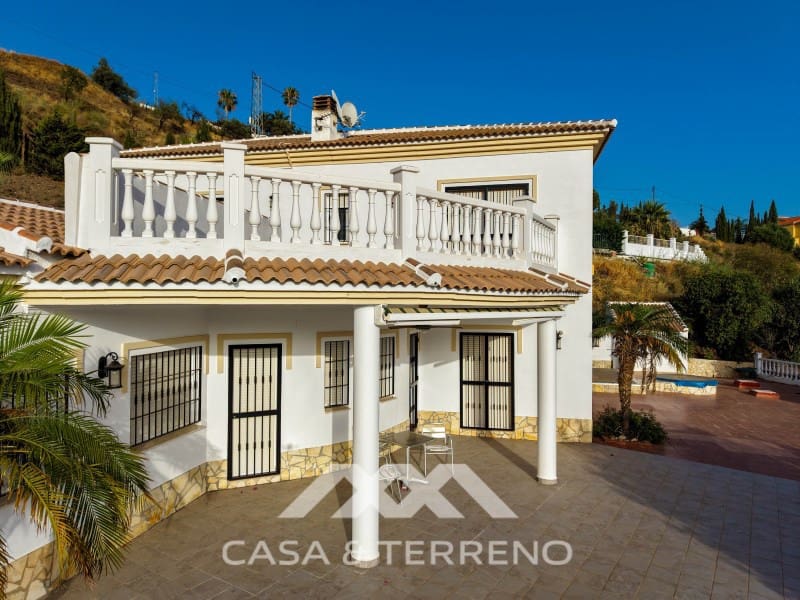 4 Zimmer Villa zu verkaufen in Algarrobo mit Pool Garage - 625.000 € (Ref: 9912842)