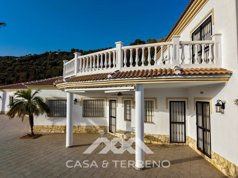 4 Zimmer Villa zu verkaufen in Algarrobo mit Pool Garage - 625.000 € (Ref: 9912842)