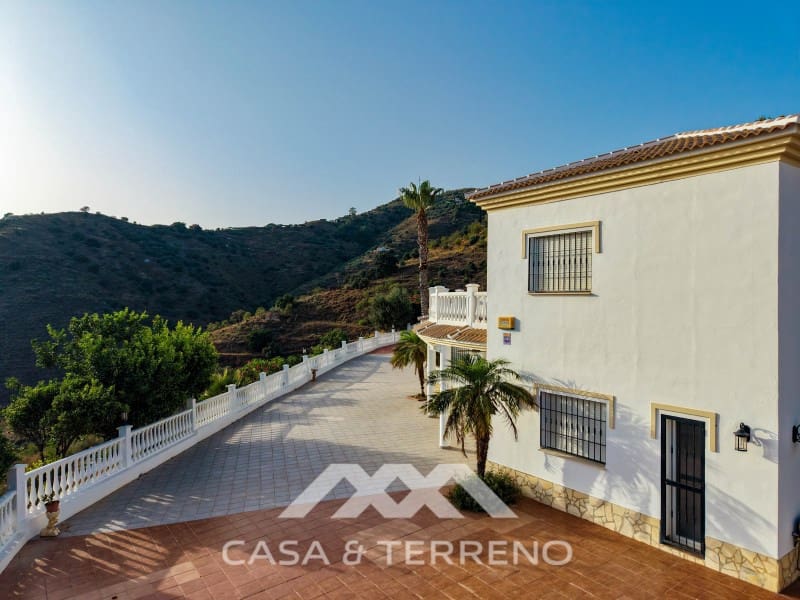 4 Zimmer Villa zu verkaufen in Algarrobo mit Pool Garage - 625.000 € (Ref: 9912842)