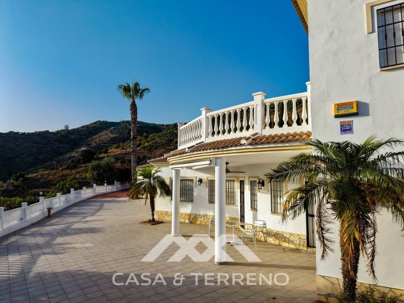 4 Zimmer Villa zu verkaufen in Algarrobo mit Pool Garage - 625.000 € (Ref: 9912842)