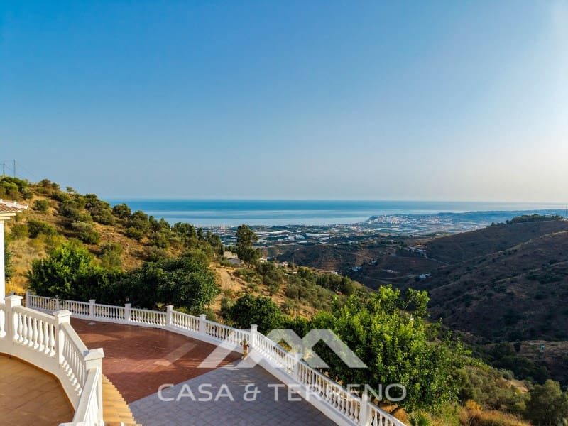4 Zimmer Villa zu verkaufen in Algarrobo mit Pool Garage - 625.000 € (Ref: 9912842)