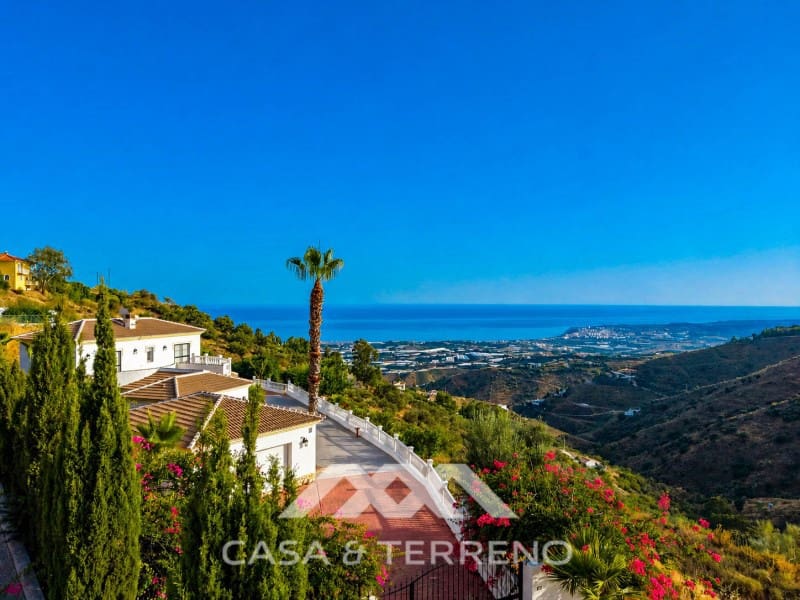 4 Zimmer Villa zu verkaufen in Algarrobo mit Pool Garage - 625.000 € (Ref: 9912842)