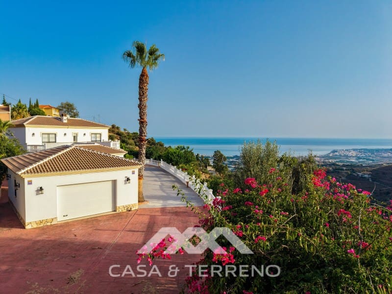 4 Zimmer Villa zu verkaufen in Algarrobo mit Pool Garage - 625.000 € (Ref: 9912842)