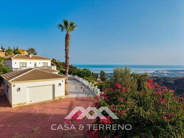 4 soveværelse Villa til salg i Algarrobo med swimmingpool garage - € 625.000 (Ref: 9912842)