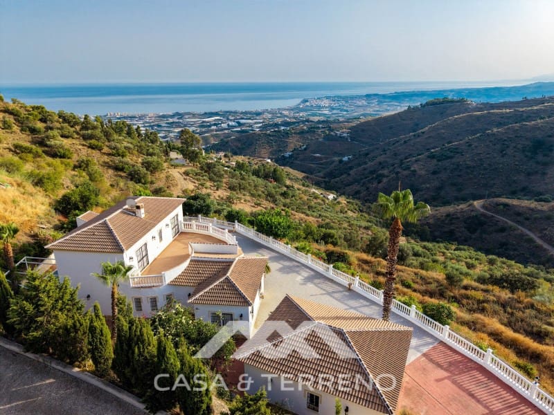 4 Zimmer Villa zu verkaufen in Algarrobo mit Pool Garage - 625.000 € (Ref: 9912842)