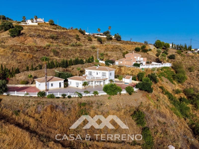 4 Zimmer Villa zu verkaufen in Algarrobo mit Pool Garage - 625.000 € (Ref: 9912842)