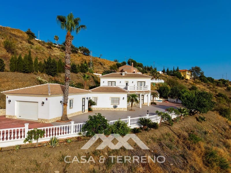 4 Zimmer Villa zu verkaufen in Algarrobo mit Pool Garage - 625.000 € (Ref: 9912842)