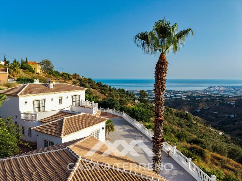 4 Zimmer Villa zu verkaufen in Algarrobo mit Pool Garage - 625.000 € (Ref: 9912842)