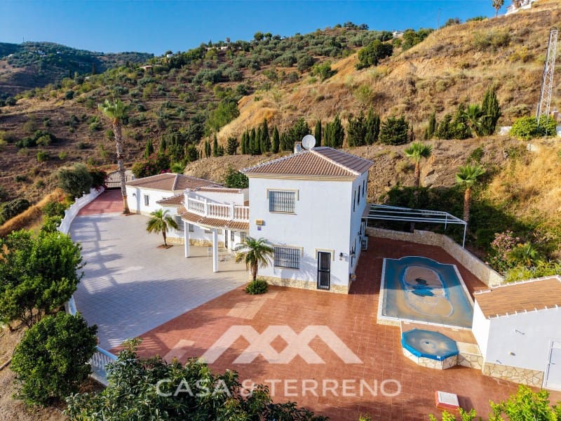 4 Zimmer Villa zu verkaufen in Algarrobo mit Pool Garage - 625.000 € (Ref: 9912842)
