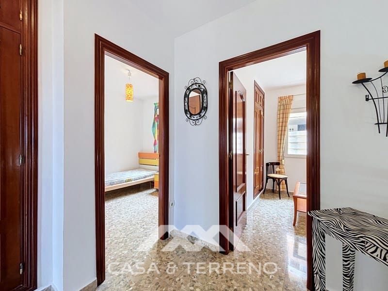 4 bedroom Semi-detached Villa for rent in Torre del Mar with pool - € 1,600 (Ref: 9912843)