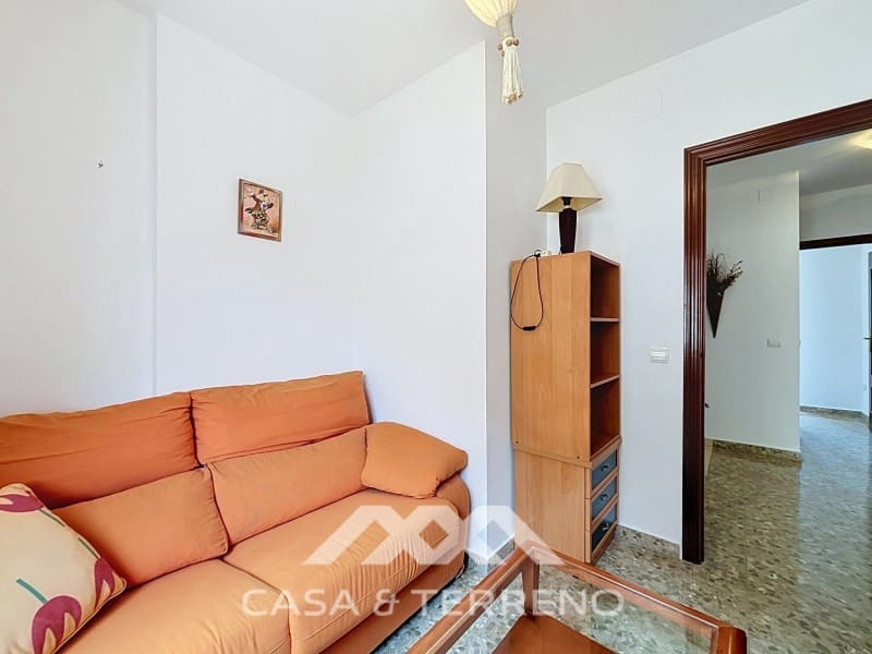4 bedroom Semi-detached Villa for rent in Torre del Mar with pool - € 1,600 (Ref: 9912843)