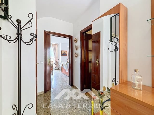 4 bedroom Semi-detached Villa for rent in Torre del Mar, Vélez-Málaga with pool - € 1,600 (Ref: 9912843)