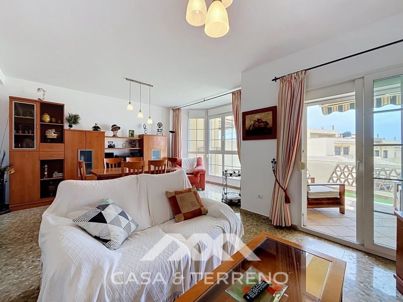 4 bedroom Semi-detached Villa for rent in Torre del Mar with pool - € 1,600 (Ref: 9912843)