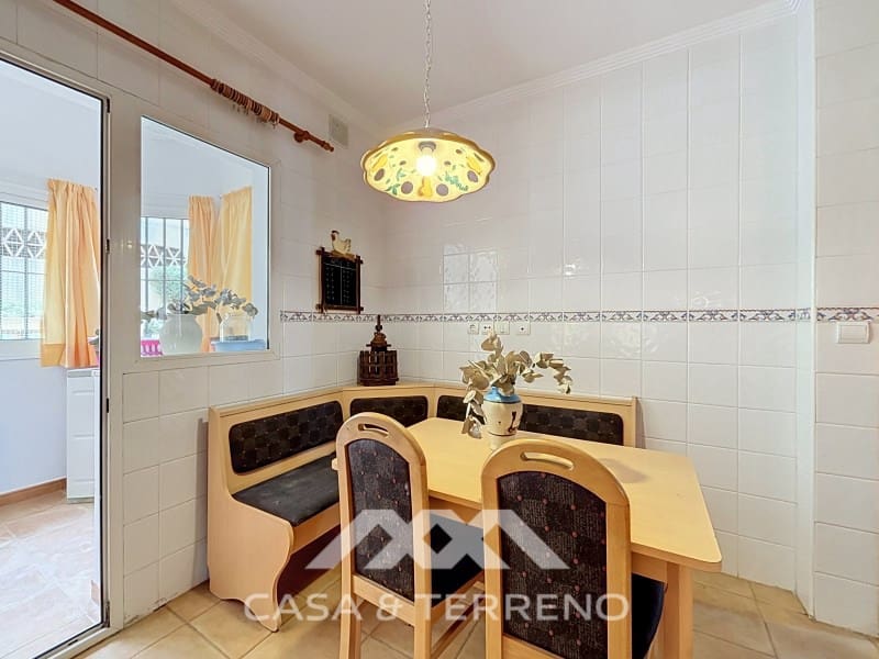 4 bedroom Semi-detached Villa for rent in Torre del Mar with pool - € 1,600 (Ref: 9912843)