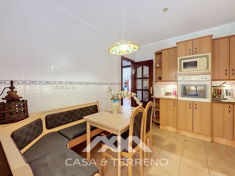 4 bedroom Semi-detached Villa for rent in Torre del Mar with pool - € 1,600 (Ref: 9912843)