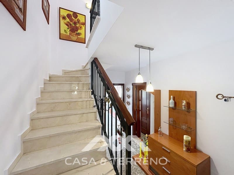 4 bedroom Semi-detached Villa for rent in Torre del Mar with pool - € 1,600 (Ref: 9912843)