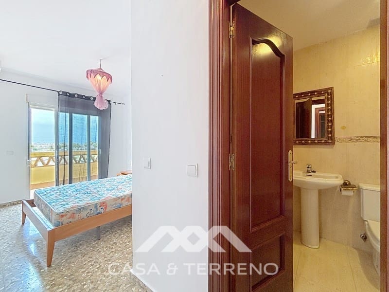 4 bedroom Semi-detached Villa for rent in Torre del Mar with pool - € 1,600 (Ref: 9912843)