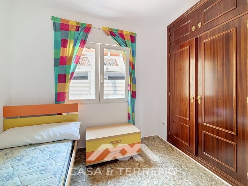 4 bedroom Semi-detached Villa for rent in Torre del Mar with pool - € 1,600 (Ref: 9912843)
