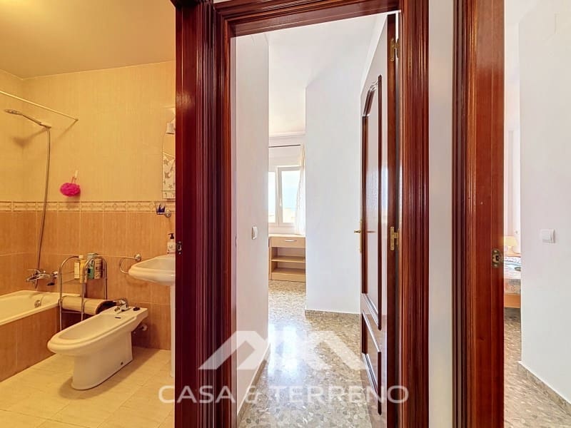 4 bedroom Semi-detached Villa for rent in Torre del Mar with pool - € 1,600 (Ref: 9912843)
