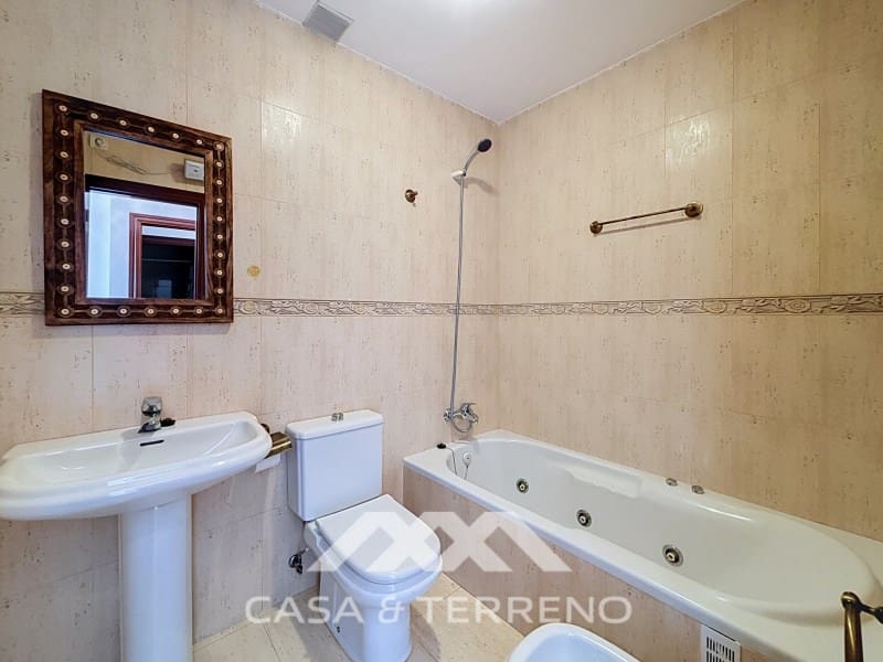 4 bedroom Semi-detached Villa for rent in Torre del Mar with pool - € 1,600 (Ref: 9912843)
