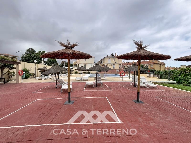 4 bedroom Semi-detached Villa for rent in Torre del Mar with pool - € 1,600 (Ref: 9912843)